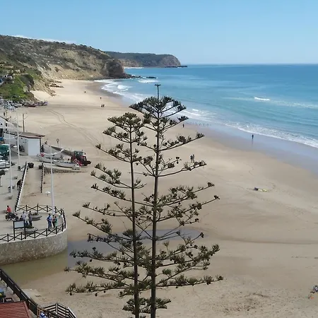 Holiday Bairro Social Encosta Do Sol بيت للعطل